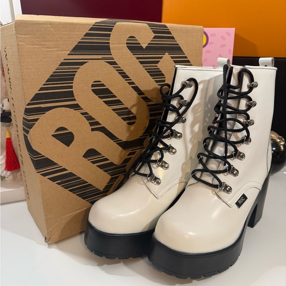ROC White Platform Combat Boots - Picture 4 of 8